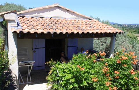 Déjeuner sur la terrasse du gite le Murier