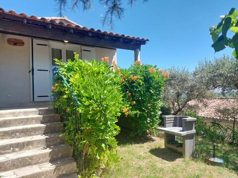 Extérieur, jardin clotûré et barbecue