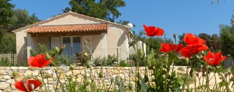 Gite 4 à 6 personnes avec piscine au village de gites la Fontinelle à Bessas en sud Ardèche.