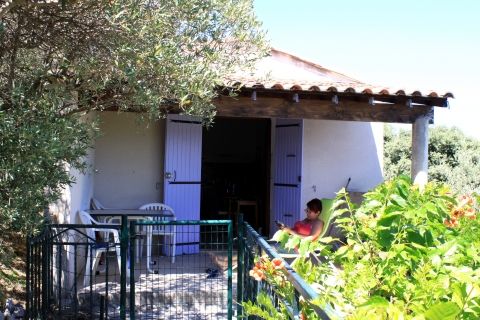 Gite L'olivier, gite 4 personnes en village de gites avec piscine en sud Ardèche.