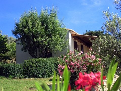 L'Amandier,  gite 4/5 personnes en village de gites avec piscine en sud Ardèche