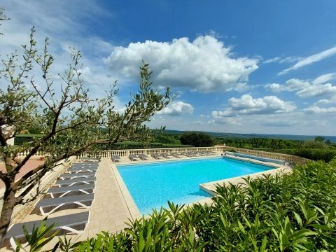 La piscine et vue panoramique