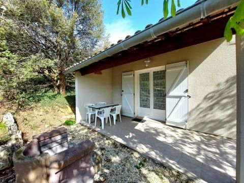 Le cade, gîte 4 personnes clôturé avec jardin privatif terrasse et barbecue