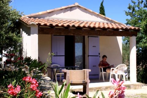 Le Cyprès, gite 4 personnes en village de gites avec piscine en Ardèche du Sud