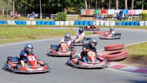 Le karting à Grospierres en Ardèche.