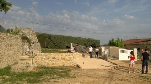 Le terrain de boules de la villa la "Soleillade" à Bessas en Ardèche proche de Vallon-Pont-D'arc.