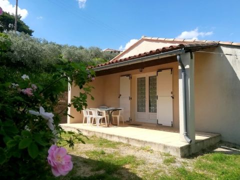 Le Tilleul, gite 4 à 6 personnes en village de gites avec piscine en Sud Ardèche