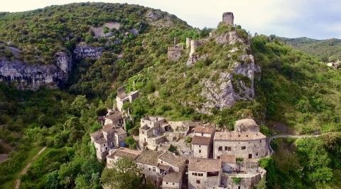 Le village de Rochecolombe en sud Ardèche