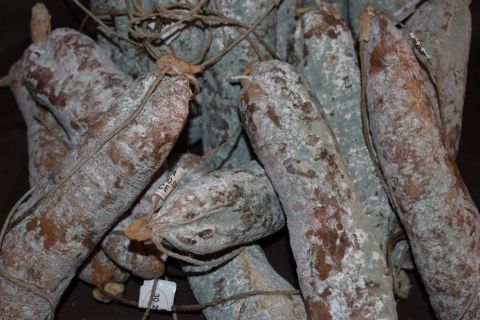 Saucissons Ardéchois au Village de gites la Fontinelle à Bessas en Ardèche